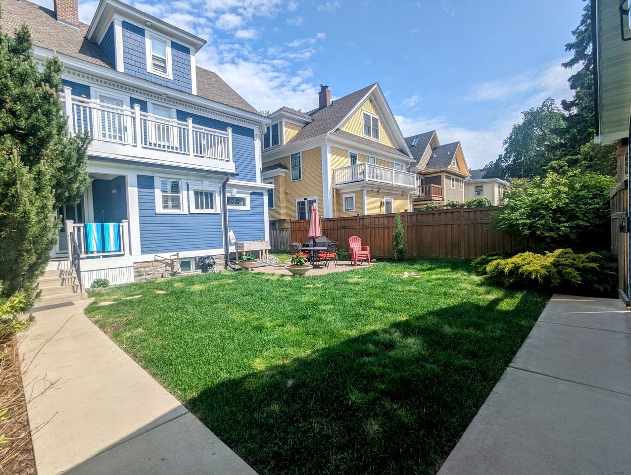 3204 Humboldt Ave S - Photo 2 of 31