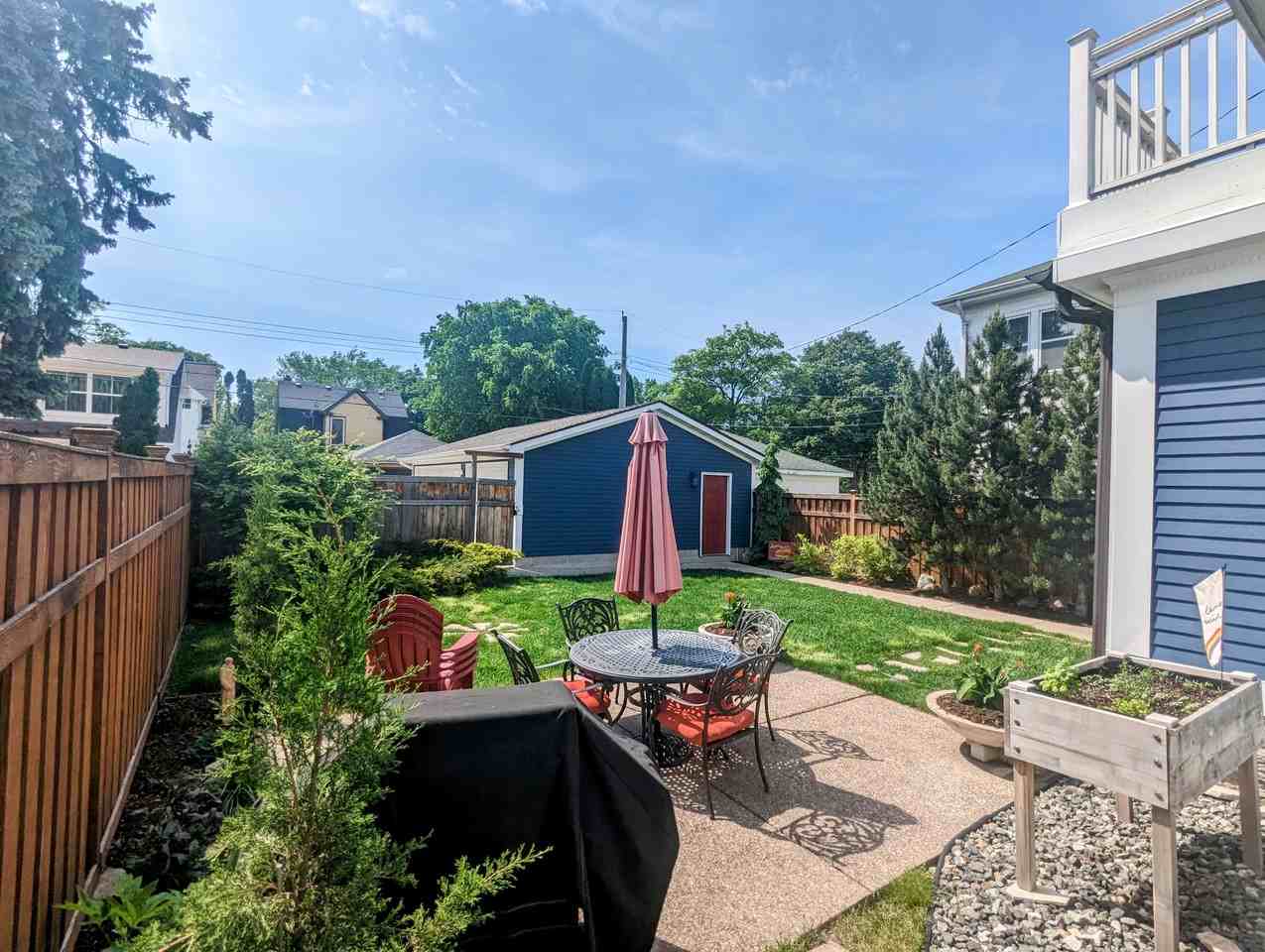 3204 Humboldt Ave S - Photo 3 of 31