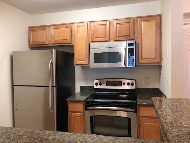 3175 Summit Square Dr #E11 - Photo 5 of 10