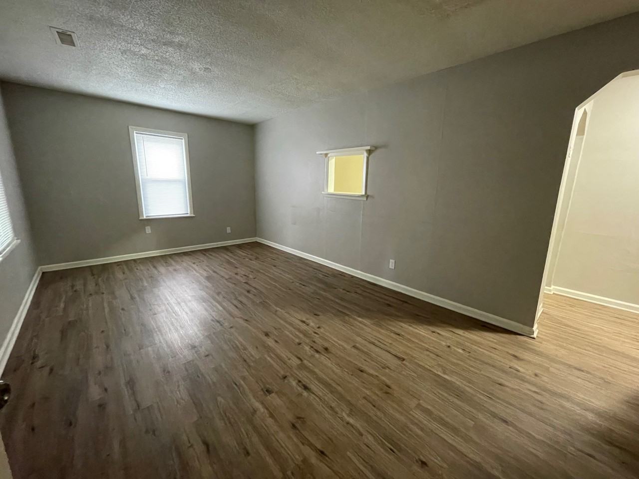 1136 S Bonn St - Photo 2 of 11