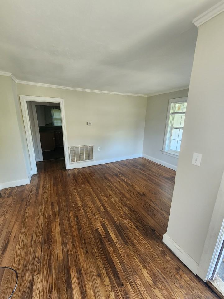 113 Lee St - Photo 2 of 5