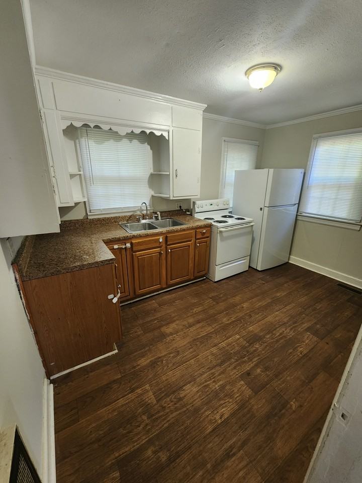 113 Lee St - Photo 3 of 5