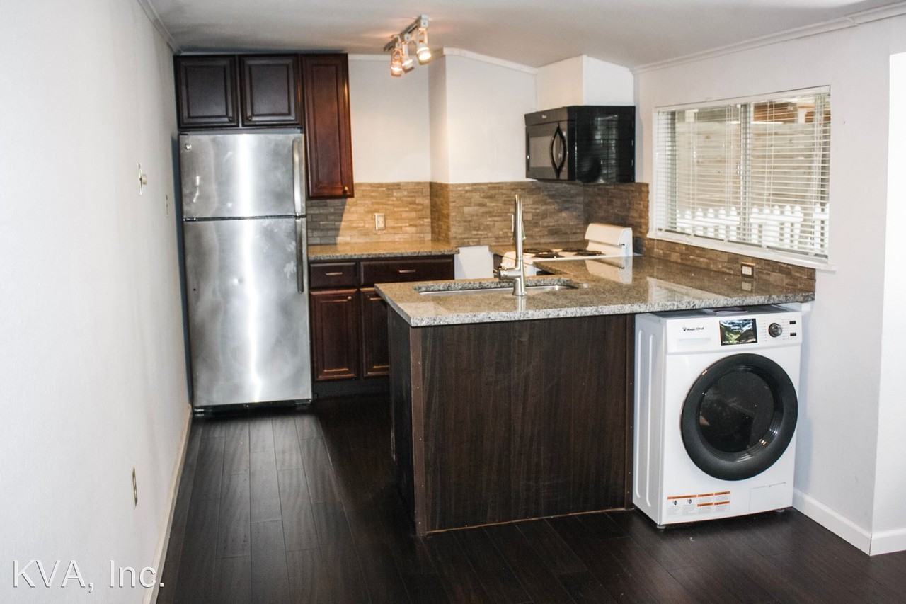 701 Keasbey St. - Photo 3 of 12