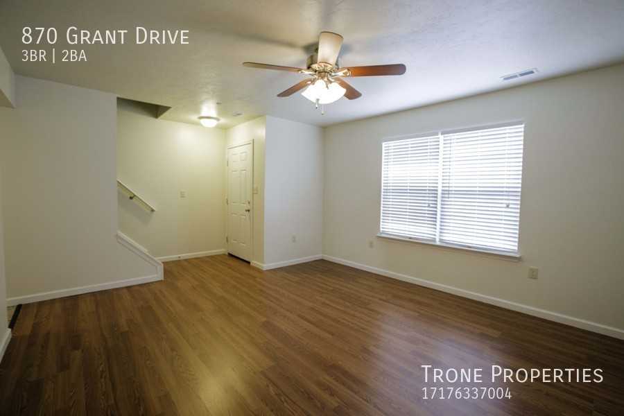 870 Grant Dr - Photo 2 of 10