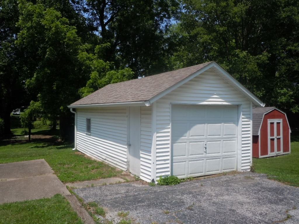 107 South Dewey Street - Photo 2 of 29