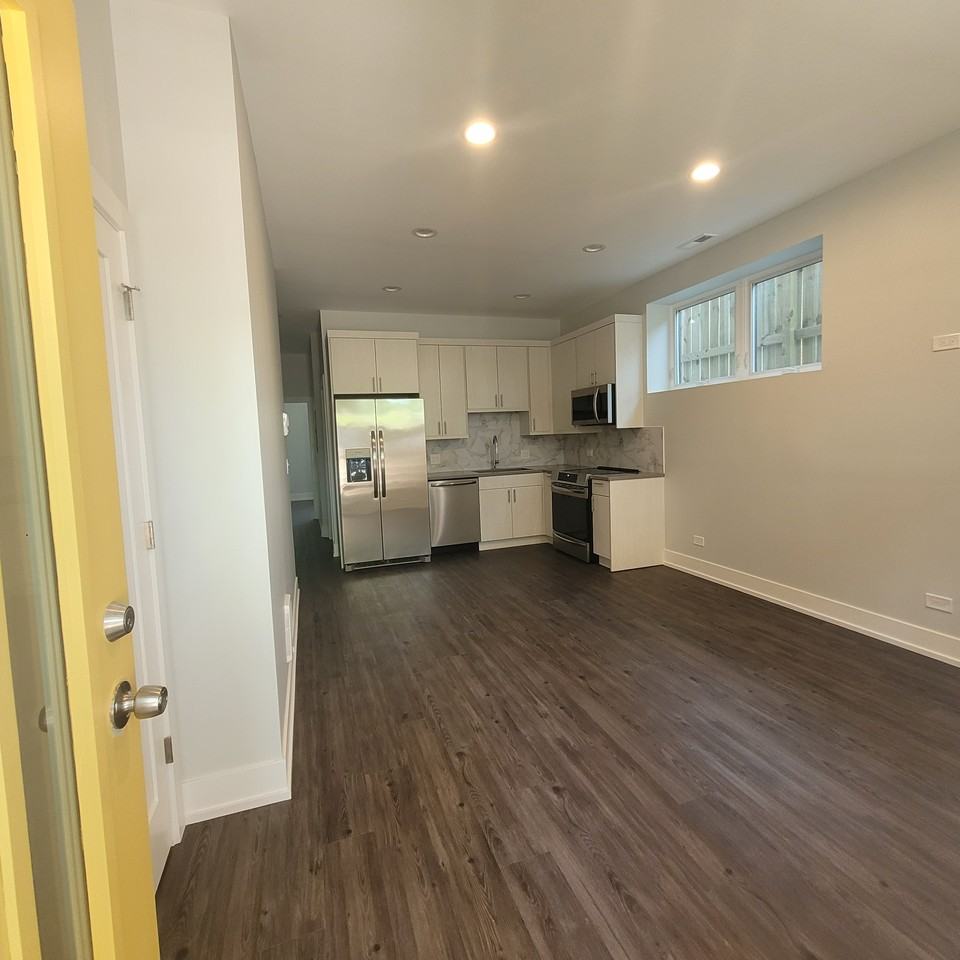 6312 S Rhodes Ave #GA - Photo 2 of 5