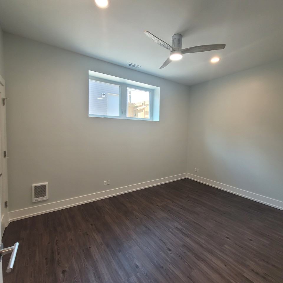 6312 S Rhodes Ave #GA - Photo 4 of 5