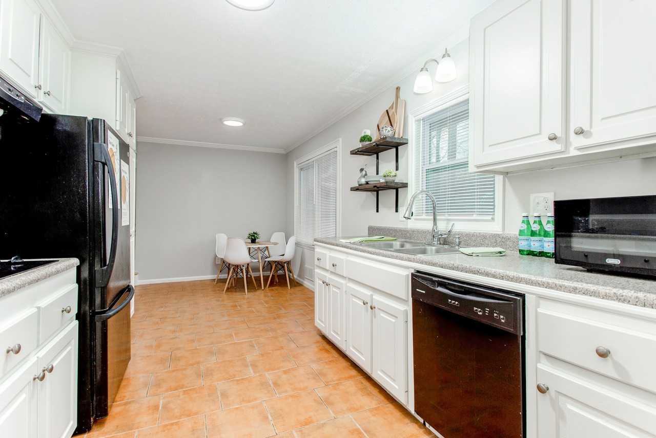 Forest Dr - Photo 4 of 11