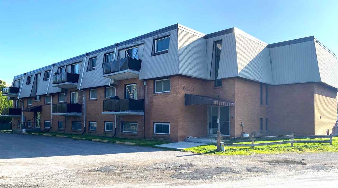 37 Benjamin St Apartments in West Belleville, Belleville, ON K8P 1P6