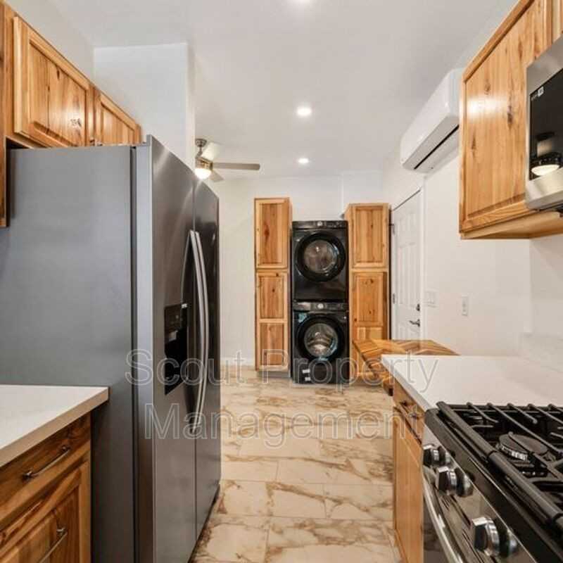 4643 Cove St - Photo 4 of 18