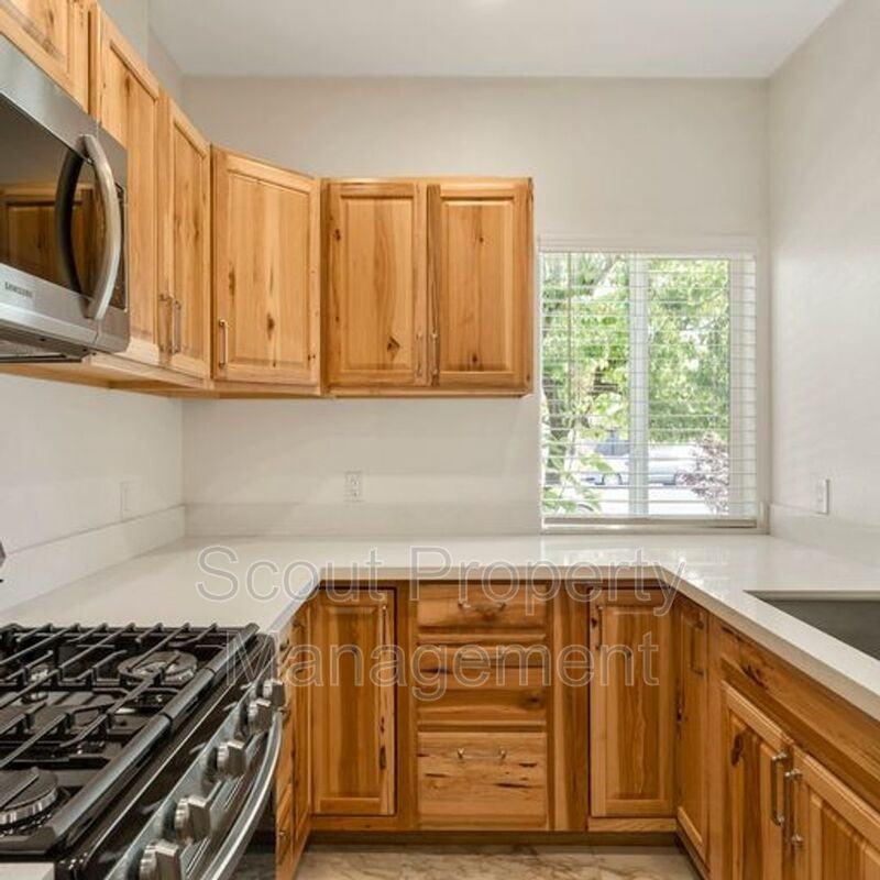 4643 Cove St - Photo 5 of 18