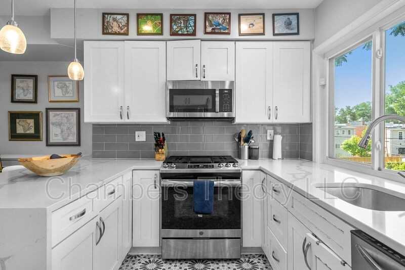 1275 Oates St Ne - Photo 2 of 40