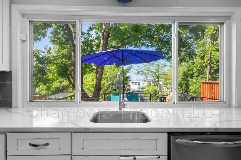 1275 Oates St Ne - Photo 3 of 40