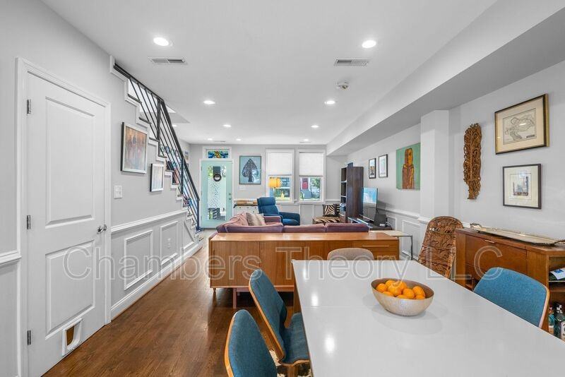 1275 Oates St Ne - Photo 5 of 40