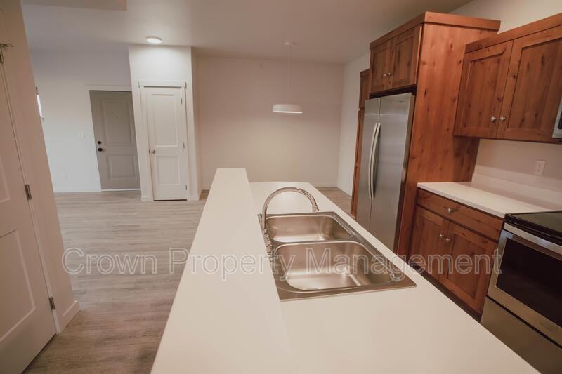 202 Sawyer Ln - Photo 5 of 50