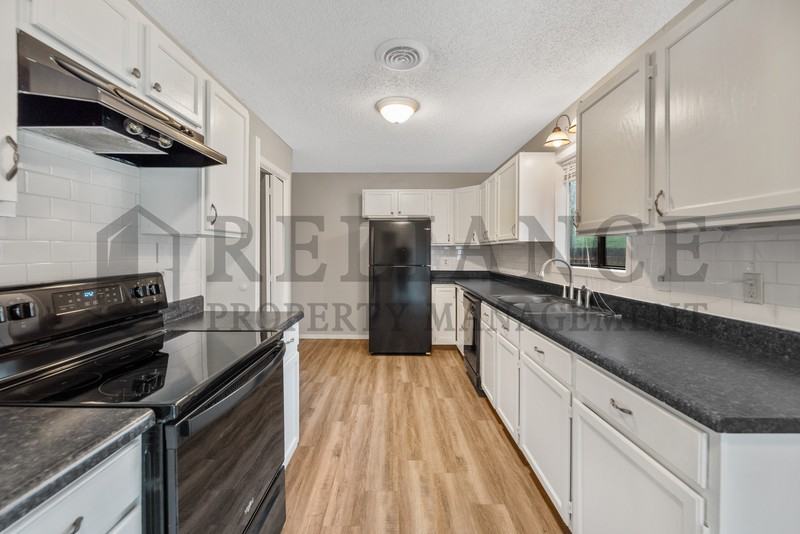 2322 S Vine St - Photo 4 of 21