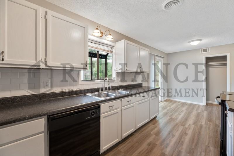 2322 S Vine St - Photo 5 of 21