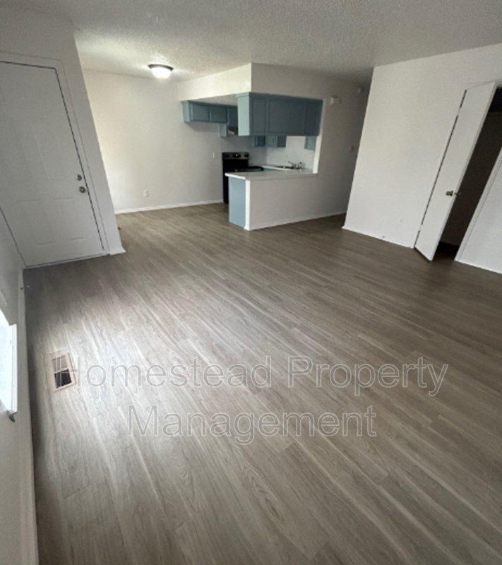 1002 Acacia Cir - Photo 2 of 11