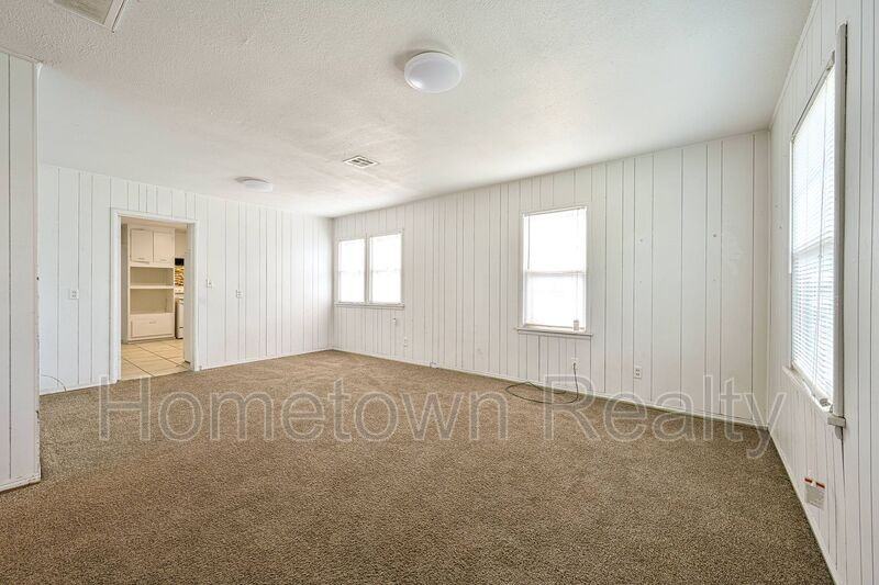 2604 Ne 21st St - Photo 3 of 19