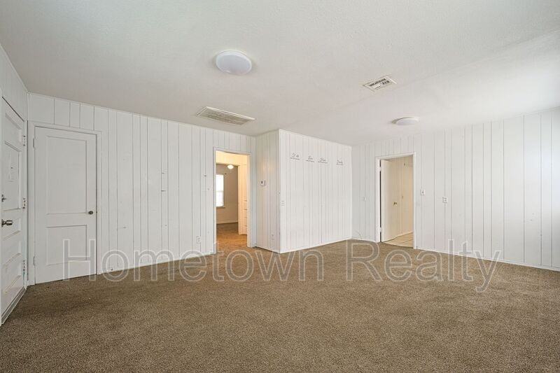 2604 Ne 21st St - Photo 4 of 19