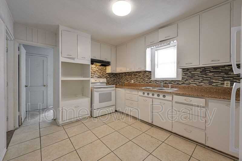 2604 Ne 21st St - Photo 6 of 19