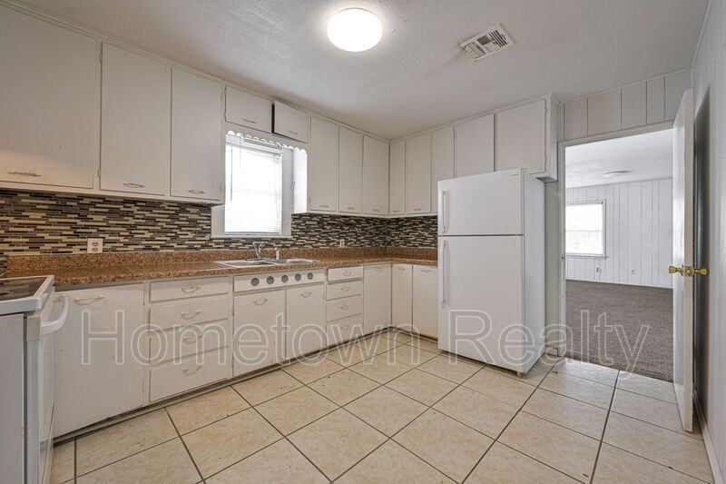 2604 Ne 21st St - Photo 7 of 19