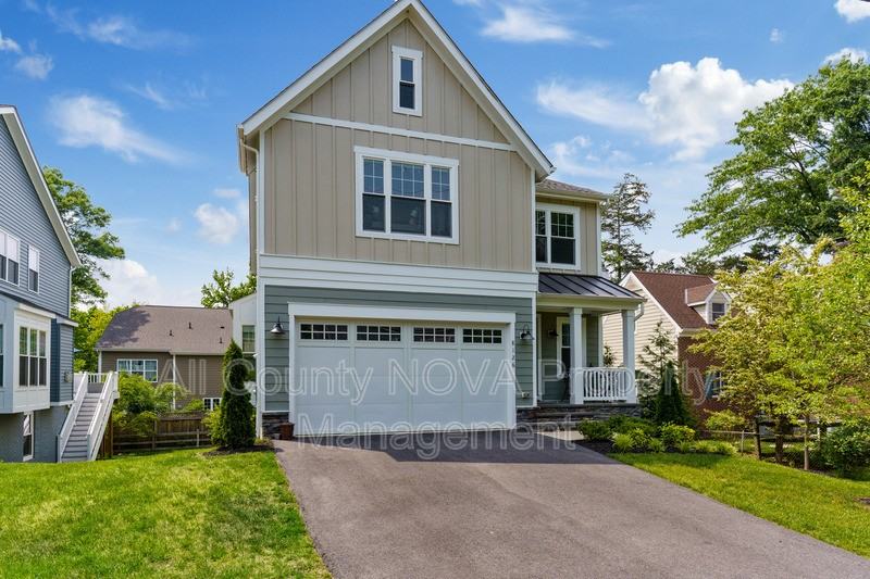 8126 Fort Hunt Rd - Photo 2 of 50
