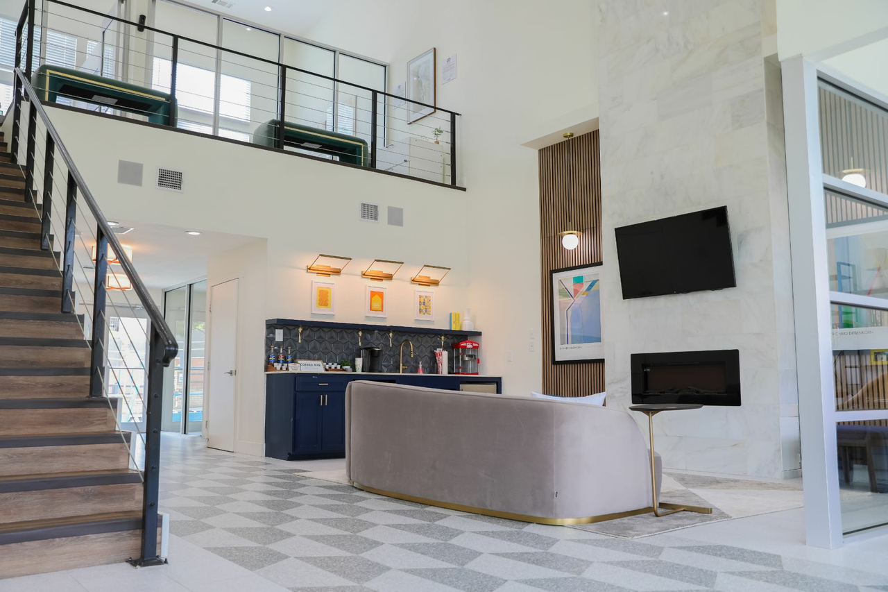 Aero White Rock - Photo 2 of 46