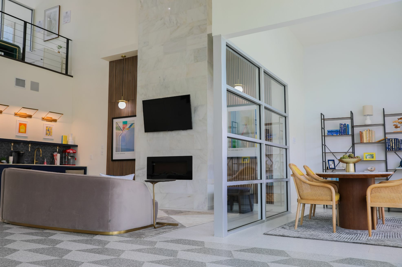 Aero White Rock - Photo 6 of 46