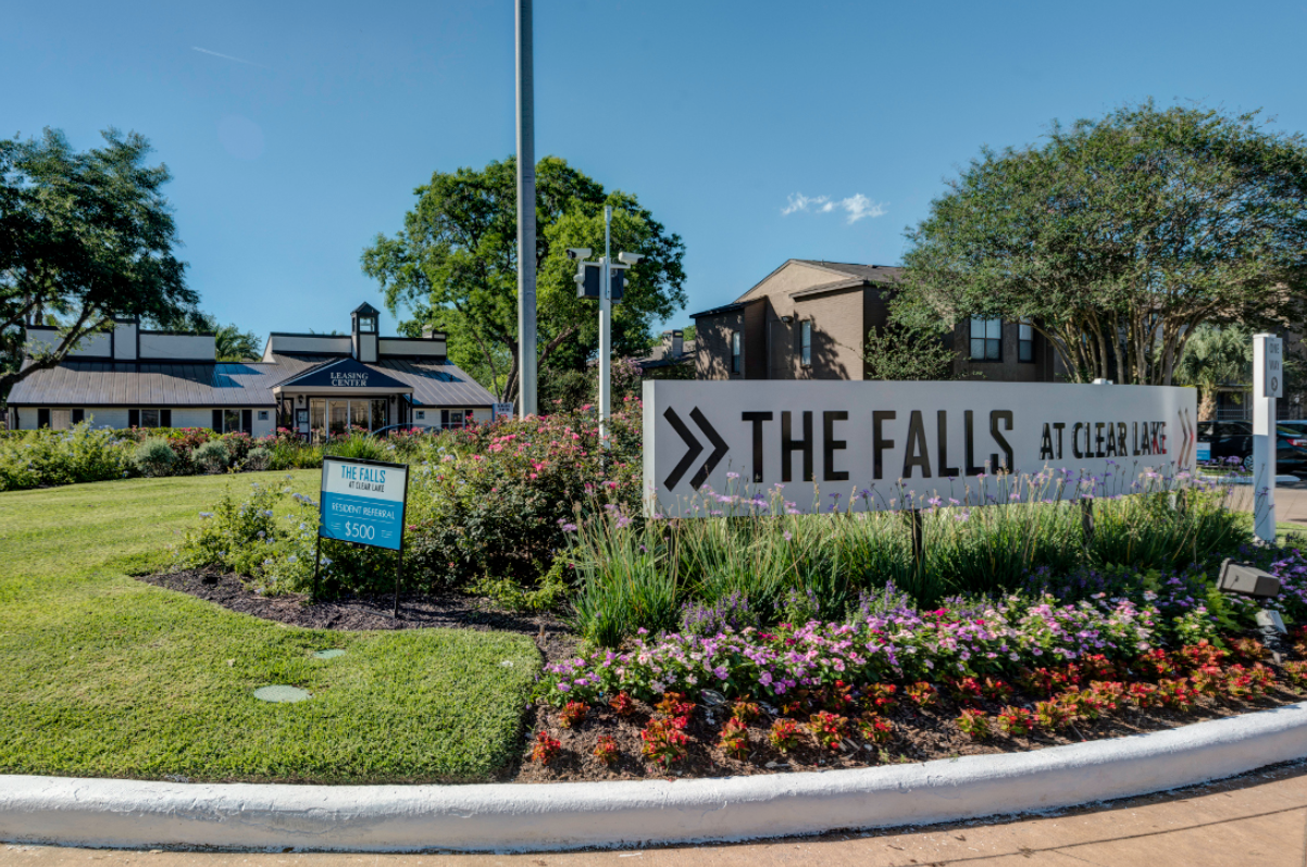 The Falls at Clear Lake - Photo 5 of 17