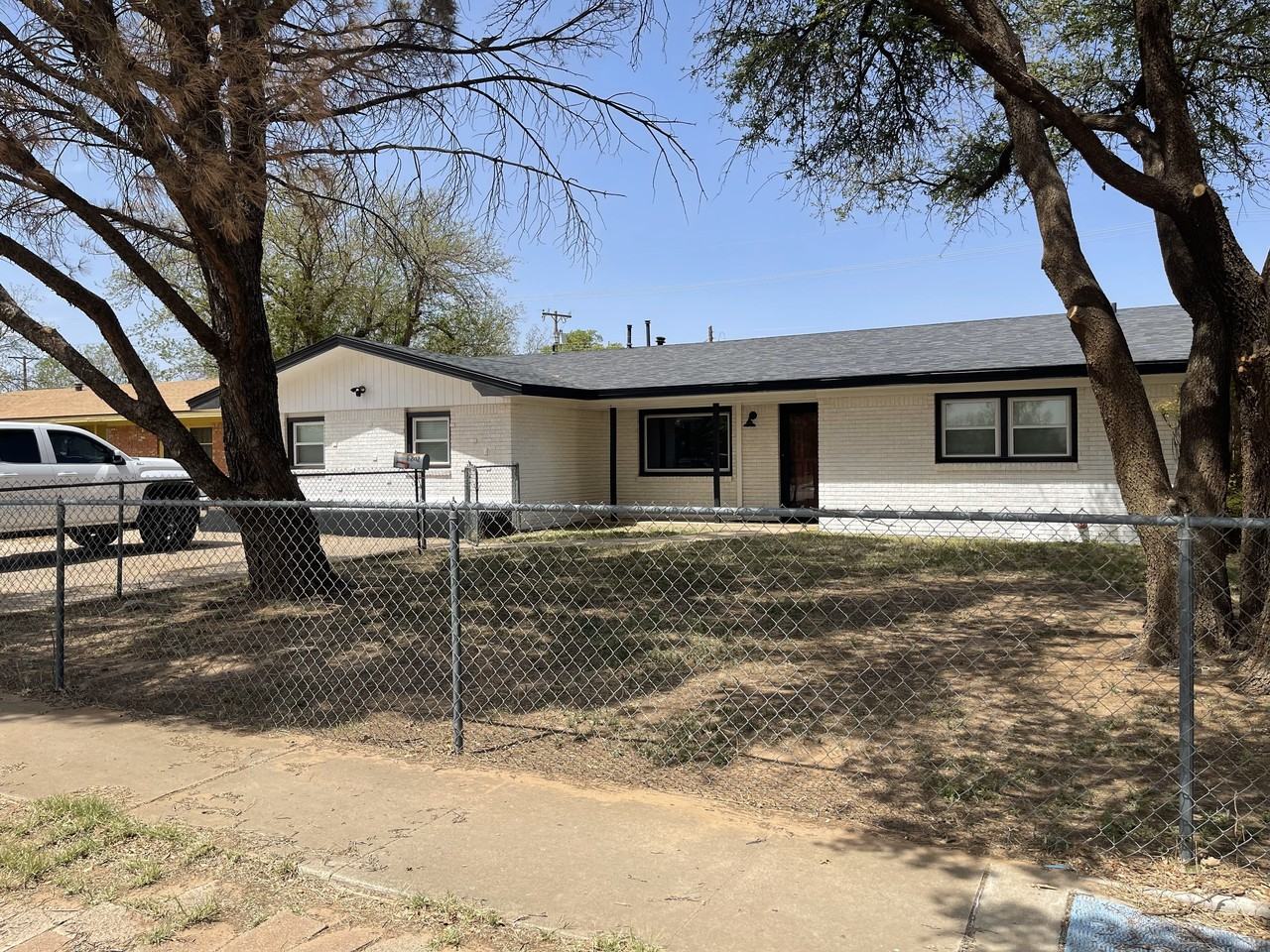 2202 58th St #4 - Photo 2 of 3