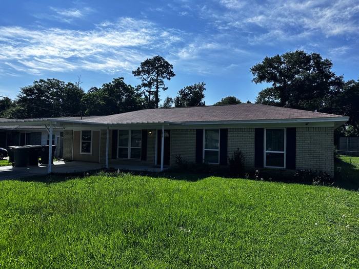 1013 Woodbury Pl - Photo 2 of 38