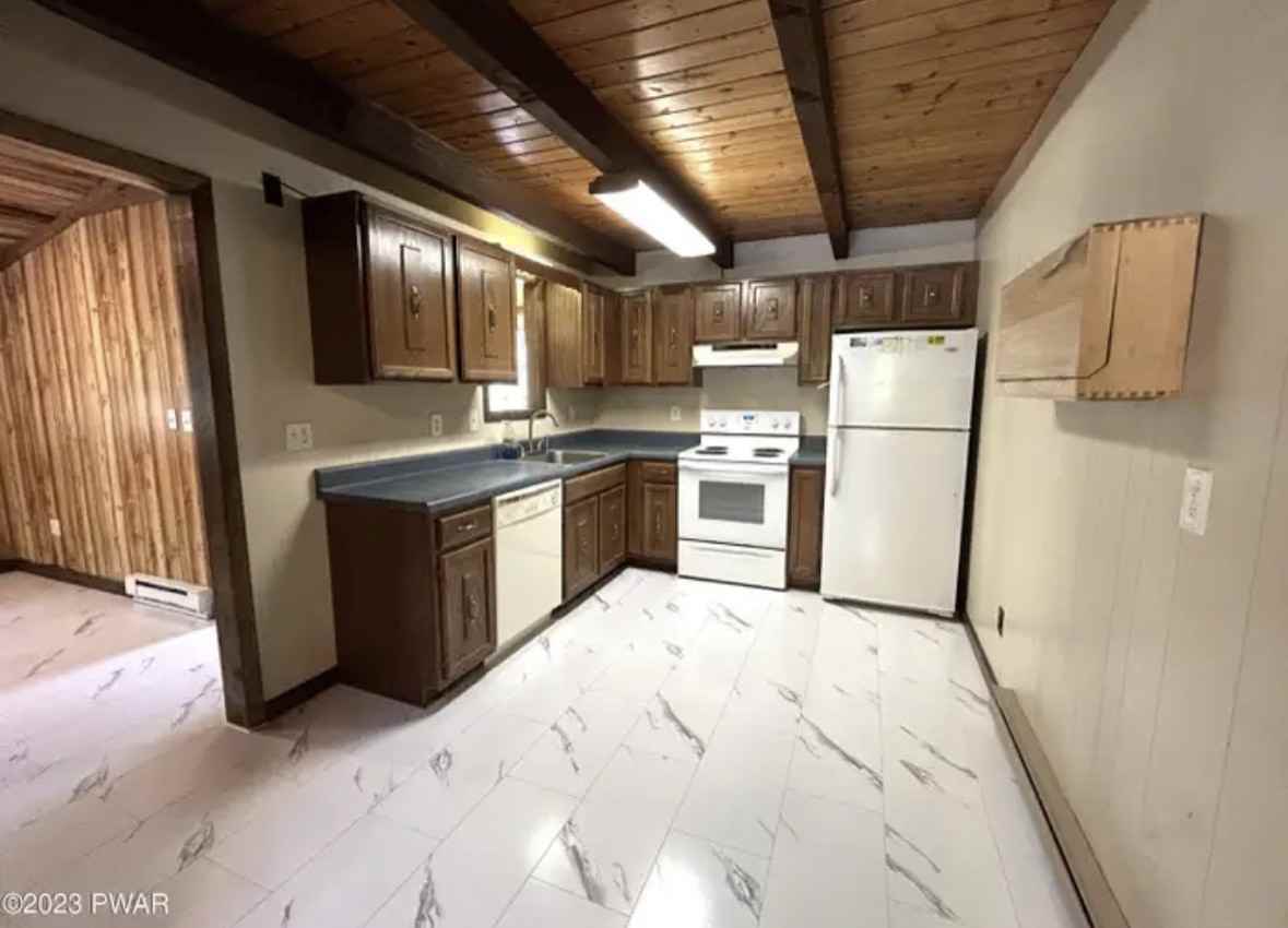 1909 Lakeview Dr E #NA - Photo 3 of 15