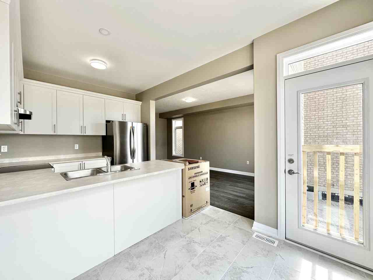 51 Copperhill Heights, Barrie, Ontario - Photo 3 of 16