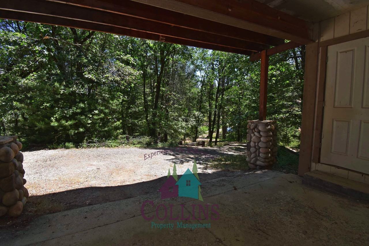 12999 Capitol Dr - Photo 3 of 18