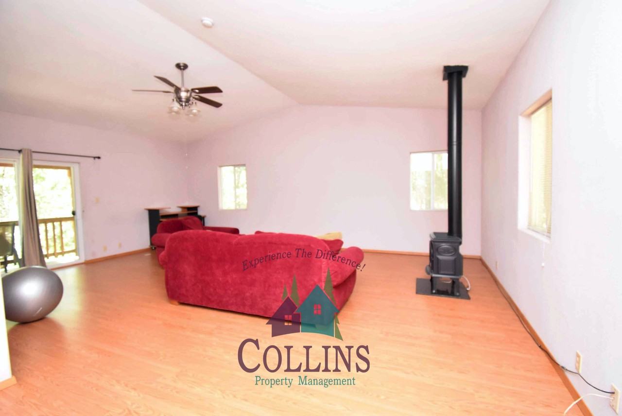 12999 Capitol Dr - Photo 7 of 18