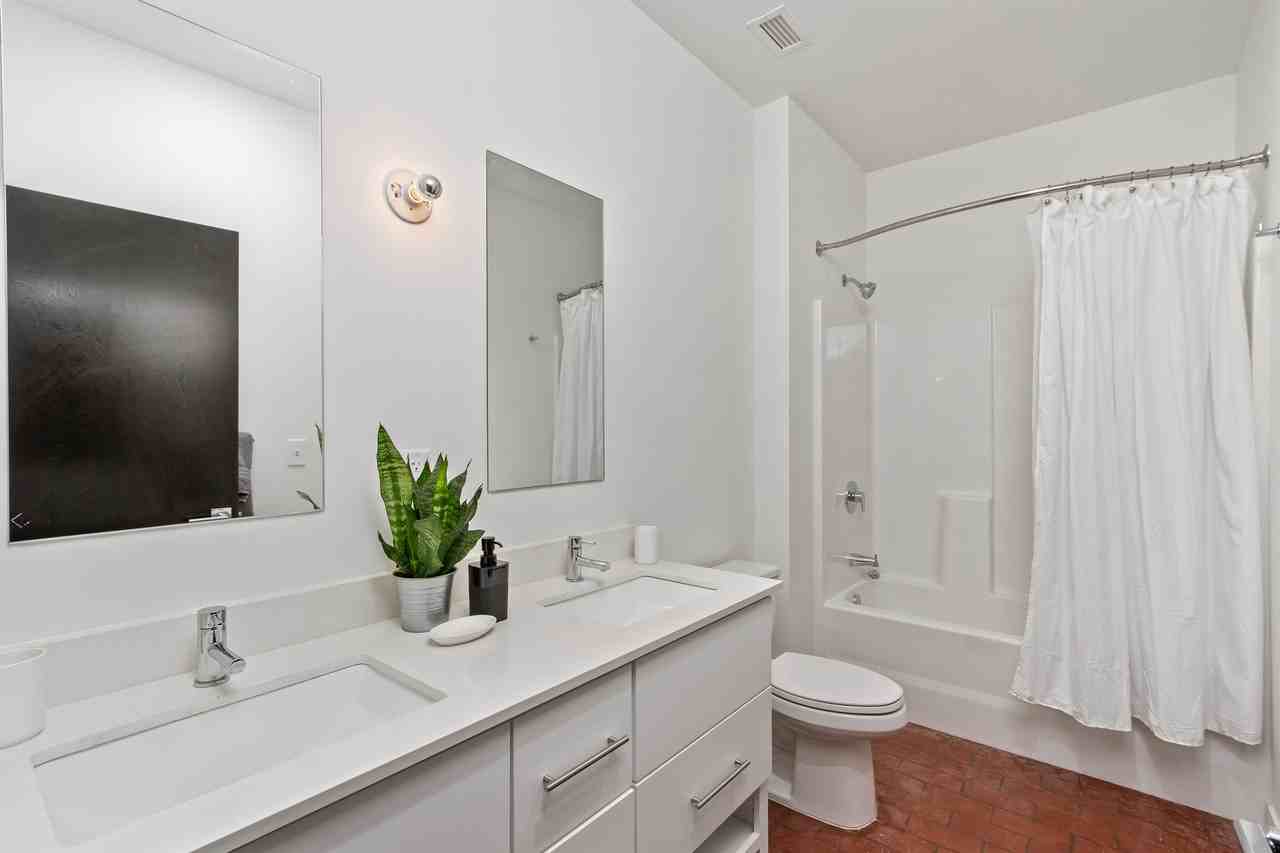 1108 E 30th St306 #306 - Photo 3 of 21