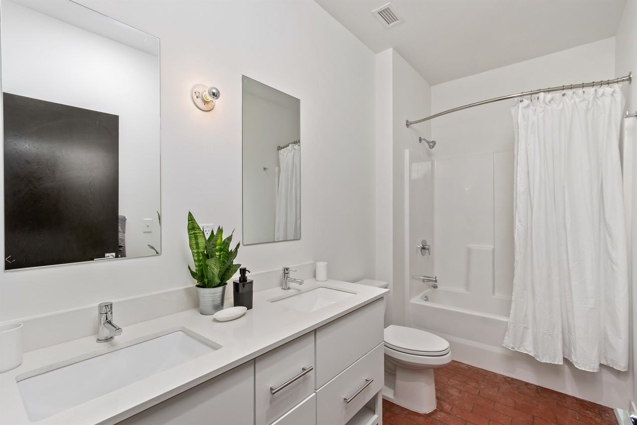 1108 E 30th St308 #308 - Photo 3 of 21