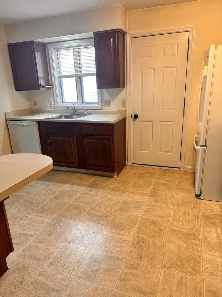 5 Settlers Ct #1 - Photo 7 of 10