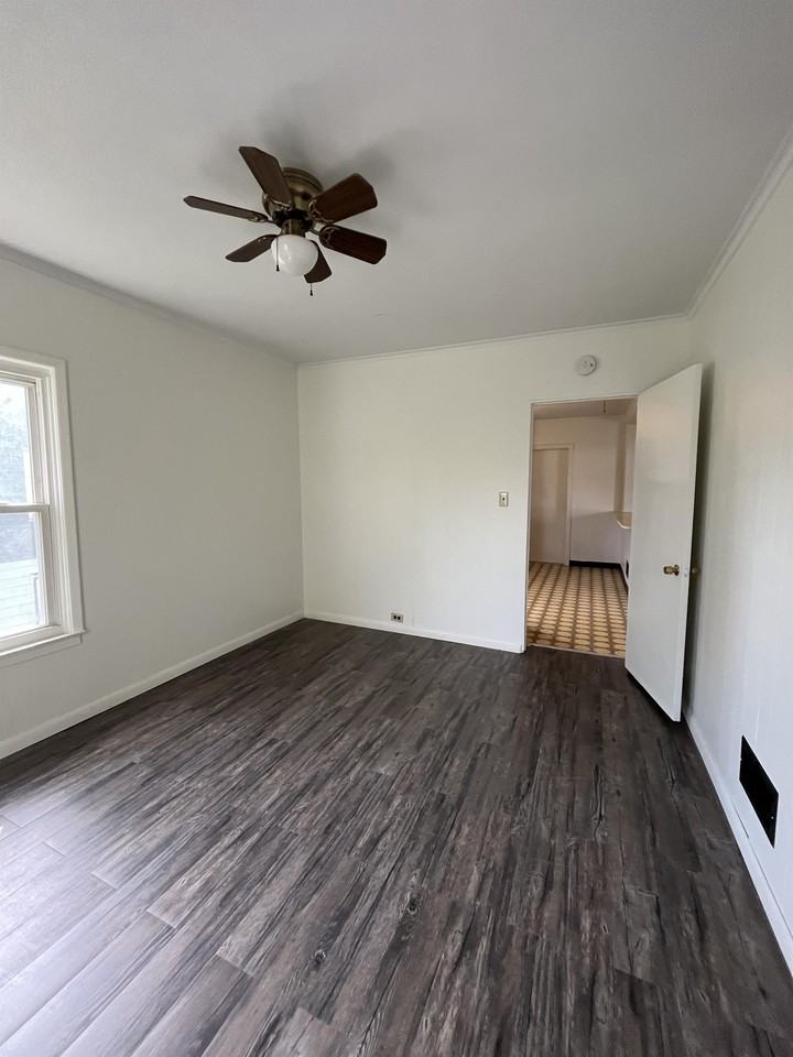 17 W Elmwood Ave #2 - Photo 2 of 8