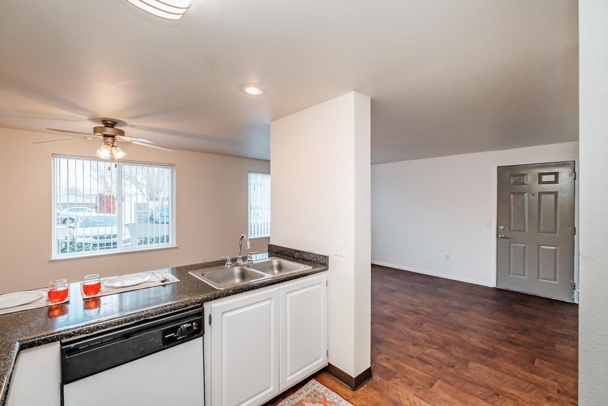 2675 Ne Lancaster St - Photo 7 of 26