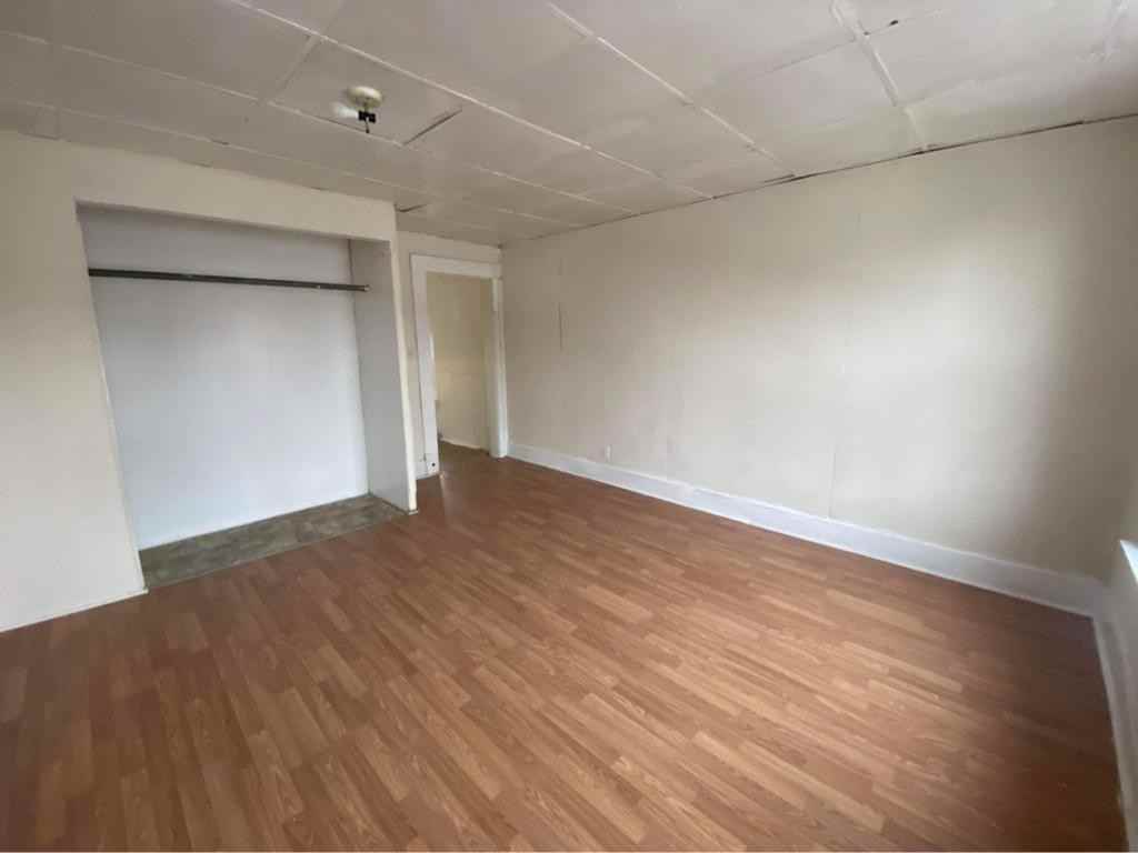 908 Schuyler St - Photo 3 of 4