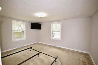 7180 Lee Ave - Photo 3 of 11