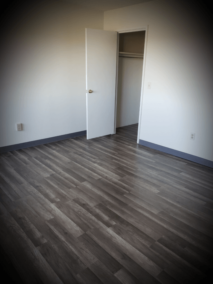 Colonial Point Apartments - Photo 3 of 6