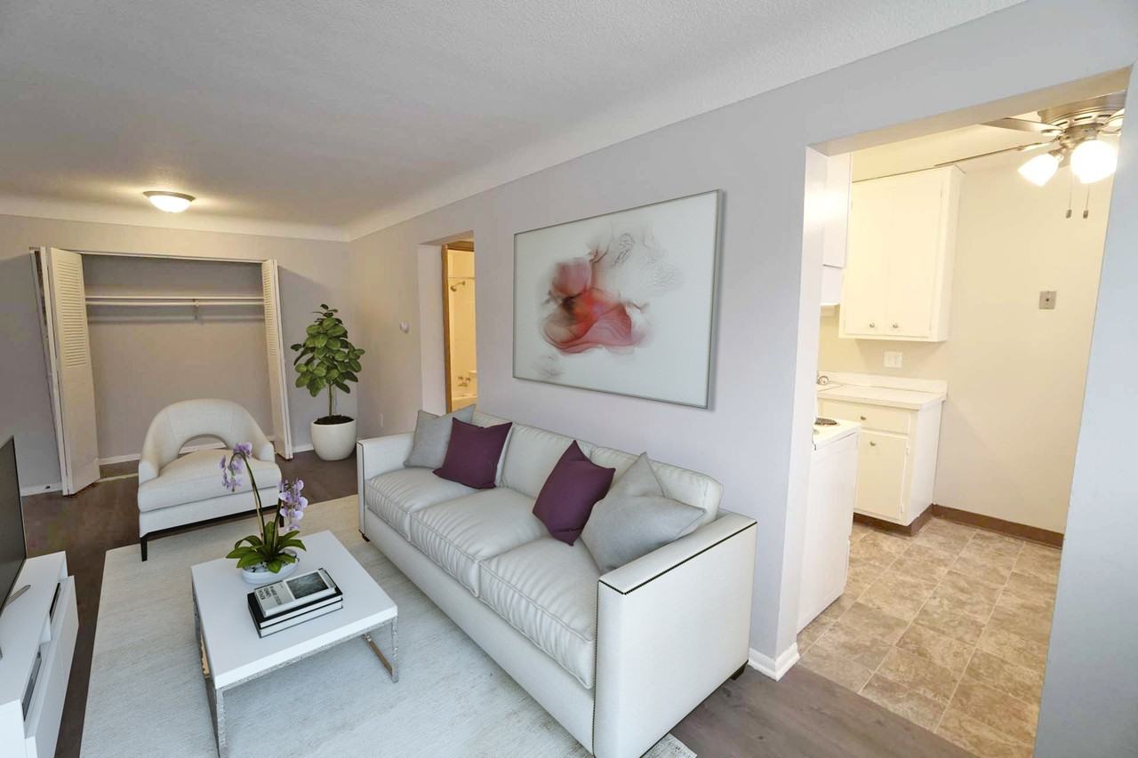 English Conway Place - Photo 2 of 29