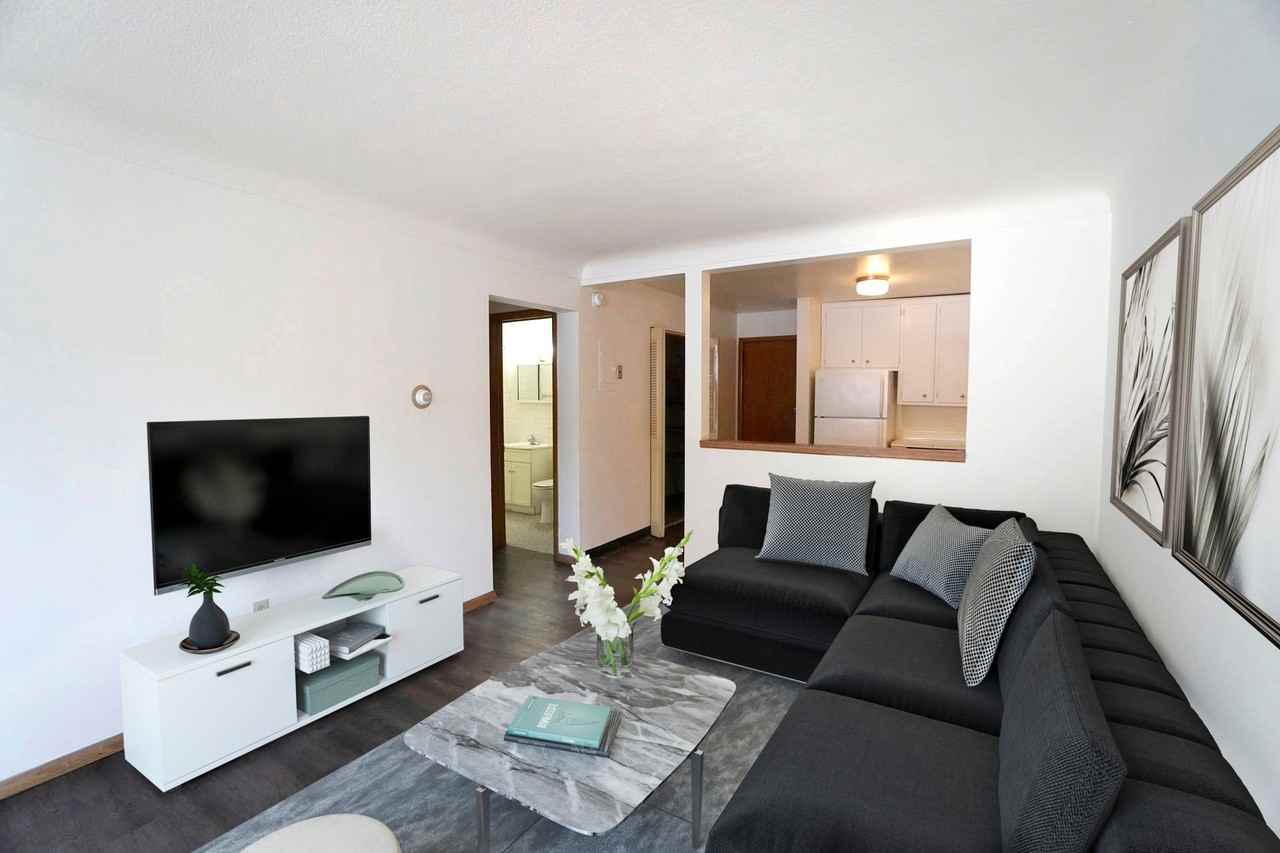 English Conway Place - Photo 4 of 29