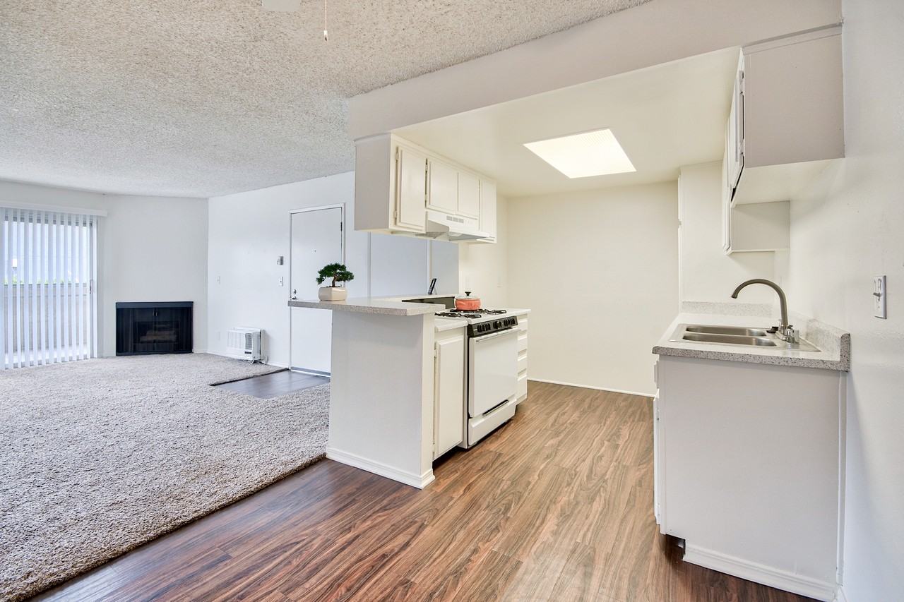 Park East Apartments - Photo 2 of 8