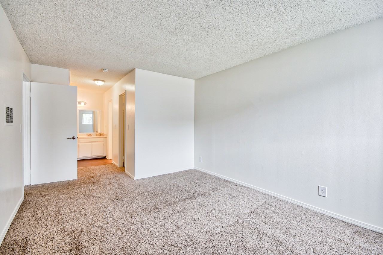 Park East Apartments - Photo 3 of 8