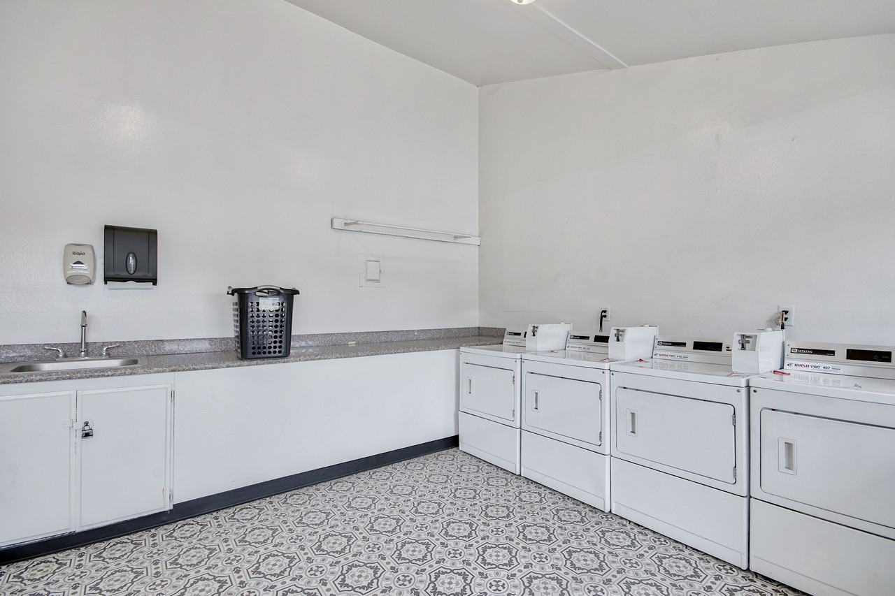 Park East Apartments - Photo 6 of 8