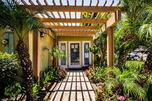 featured image of 219 E Parkridge Ave